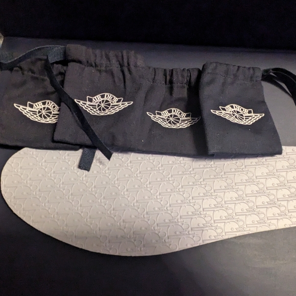 Air Jordan Dior High Tops - Picture 3 of 8